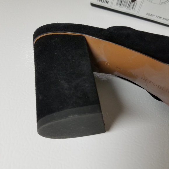 Banana Republic Peep Toe Knot  Black - Picture 2 of 3